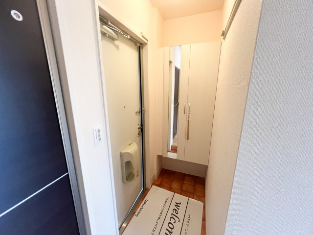 UN DE CES JOURSの玄関
