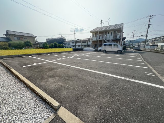 UN DE CES JOURSの駐車場