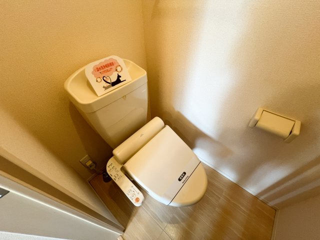 UN DE CES JOURSのトイレ