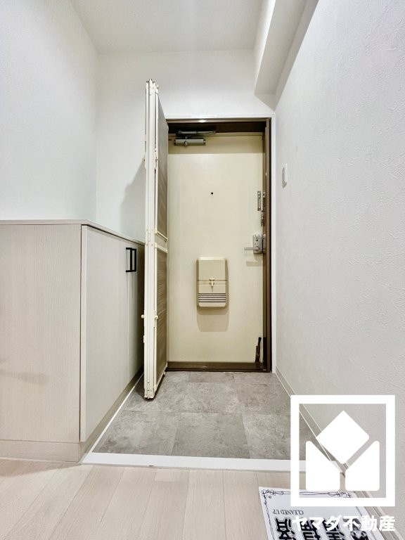 エルシティ桃山の玄関