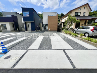 【駐車場】 | 富士市岩本 11期 新築一戸建て 3号棟 | 駐車場に車を止められます