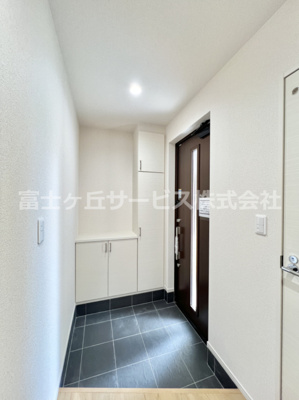 【玄関】 | 富士市岩本 11期 新築一戸建て 3号棟 | 落ち着いた玄関です