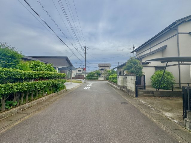 牛久市栄町中古戸建の前面道路含む現地写真