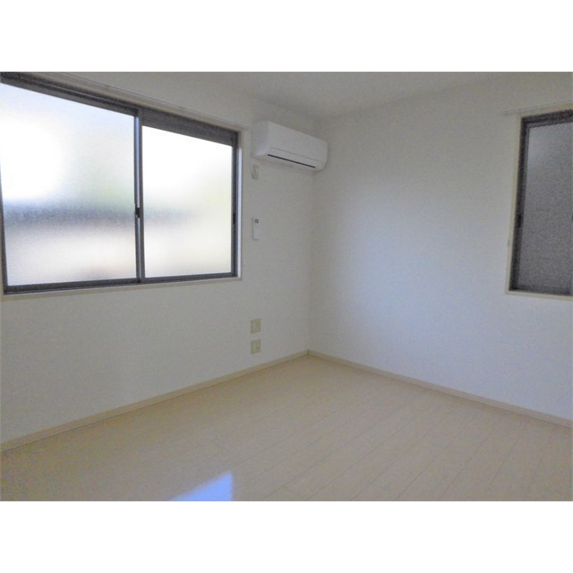 岐阜市長良のアパートの居間・リビング