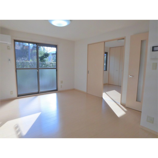 岐阜市長良のアパートの居間・リビング