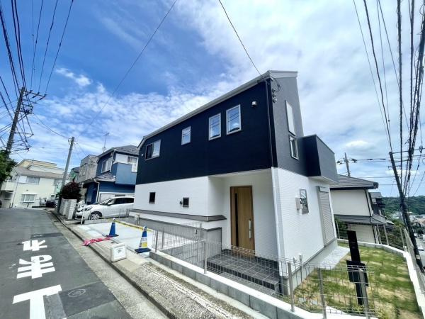 横浜市港南区日野４丁目の新築一戸建の外観|堂々と完成しました！いつでもご案内可能です！
お車でご自宅まで送迎承ります。