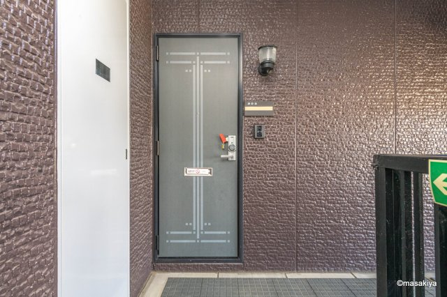 シェルブール　二番街のエントランス