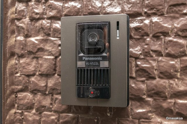 シェルブール　二番街のエントランス