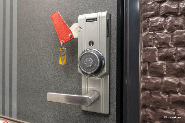 シェルブール　二番街のエントランス