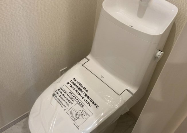 【トイレ】 | トイレは大きさや形、機能、抗菌性などが異なる多種多彩なタイプが各メーカーから出ています。それぞれに良さがあるため、事前にどういったタイプのトイレがいいのかをご家庭内で決めて、内見に行くといいでしょう。