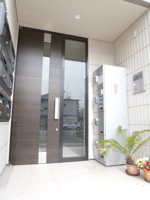 ＭＡＩＳＯＮ　ＤＥ　ＦＡＭＩＬＬＥのエントランス|★オートロック付きエントランス★
