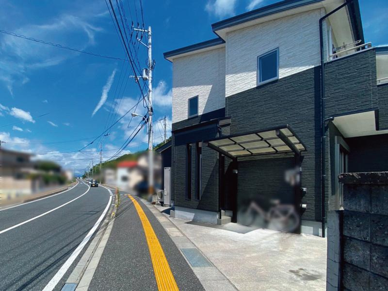介良乙　中古戸建　の前面道路含む現地写真