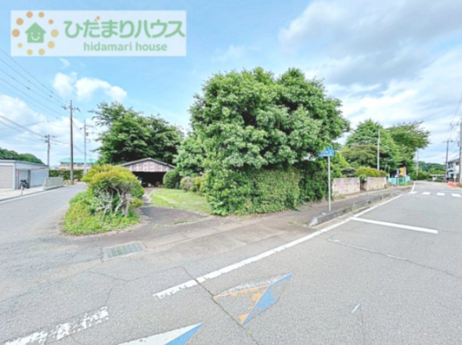【前面道路含む現地写真】 | つくば市上岩崎　古屋付き売地 | 南道路に面しているので日当たり良好☆光が差し込む明るい暮らしが可能です(^^)/