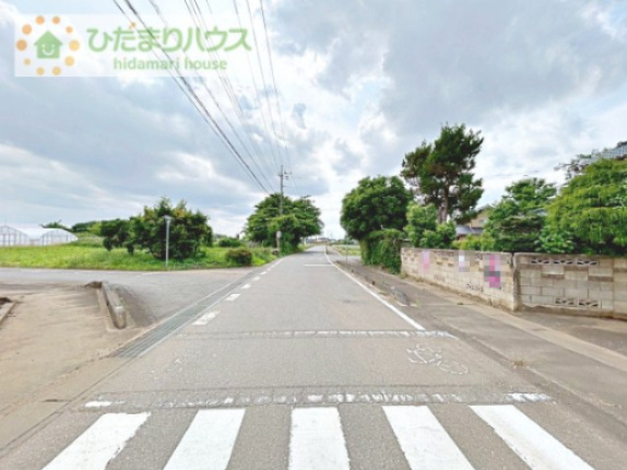 【前面道路含む現地写真】 | つくば市上岩崎　古屋付き売地