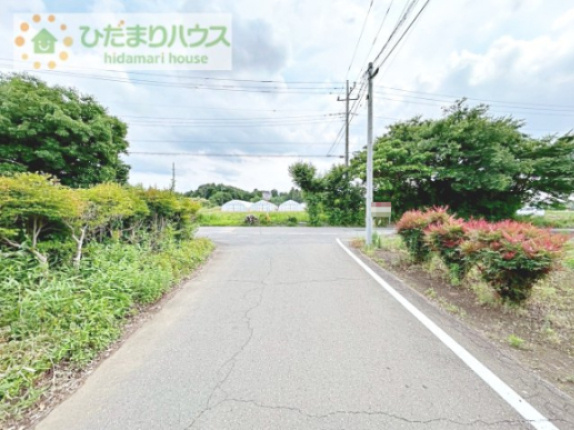 【前面道路含む現地写真】 | つくば市上岩崎　古屋付き売地