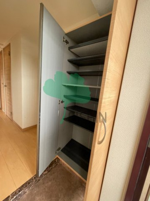 【玄関】 | カラコレスⅤ(カラコレス5) | 下駄箱もしっかりついてます！