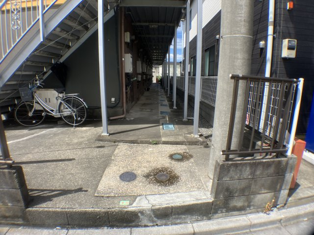 さいたま市桜区大字五関のアパートのエントランス