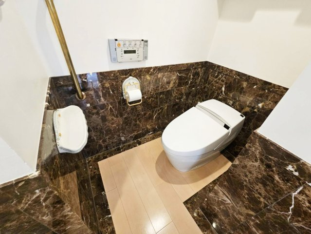 アパタワーズ神戸三宮のトイレ|シンプルで使いやすいトイレです