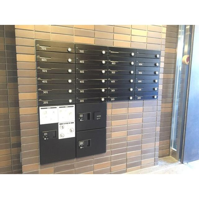 メゾン・ド・クロシェットのエントランス|宅配ボックス 