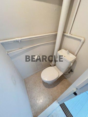 【トイレ】 | ヴィラナリー石山寺Ⅱ | ゆったりとした空間のトイレです