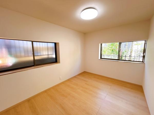 八戸市大字沢里字沢里山の洋室