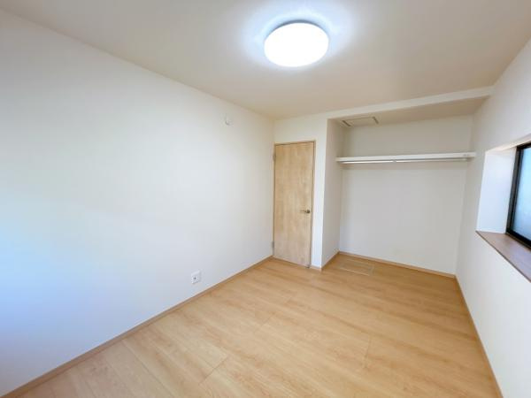 八戸市大字沢里字沢里山の洋室