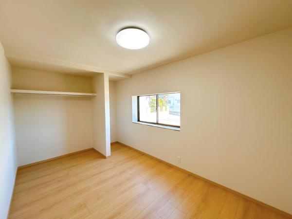 八戸市大字沢里字沢里山の洋室