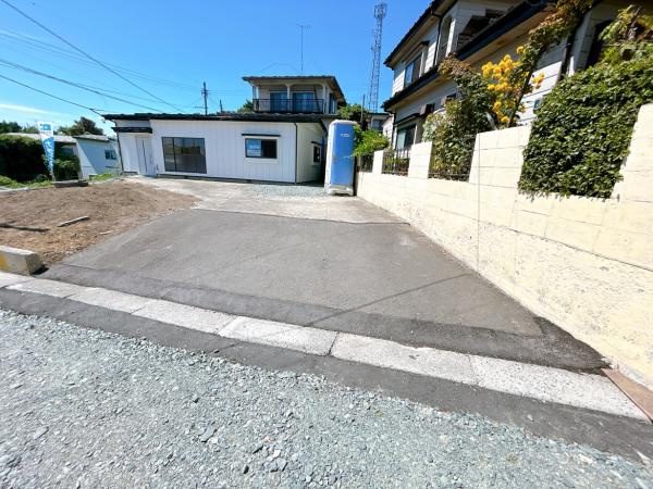 八戸市大字沢里字沢里山の駐車場