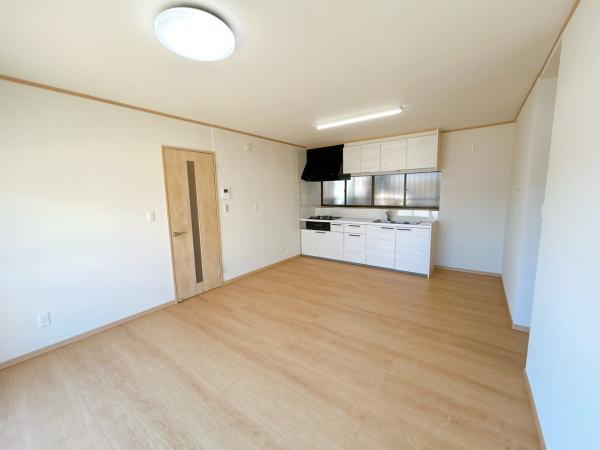 八戸市大字沢里字沢里山の居間・リビング