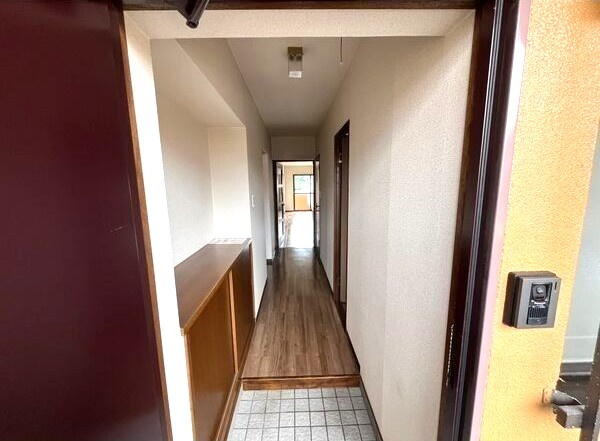 ロアール赤池の玄関