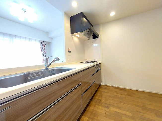 【キッチン】 | アドグランデ朝霞台　(志木本店) | キッチン(2025年5月)撮影
タカラスタンダードのシステムキッチンで、毎日の料理がもっと快適に。