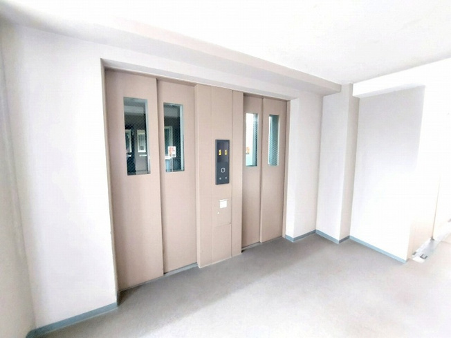 【その他共用部分】 | アドグランデ朝霞台　(志木本店) | エレベーター
エレベーター完備で、毎日の移動もラクラク快適。