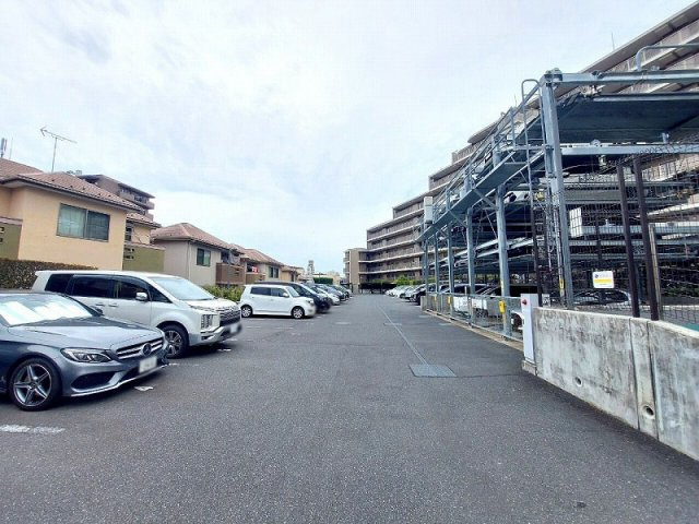【駐車場】 | アドグランデ朝霞台　(志木本店) | 駐車場
駐車場完備で、車でのお出かけもスムーズ。