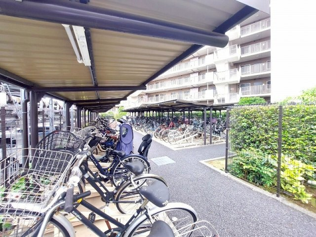 【その他共用部分】 | アドグランデ朝霞台　(志木本店) | 駐輪場
駐輪場完備で、自転車通勤やお出かけも安心便利。