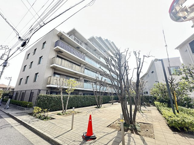 【外観】 | アドグランデ朝霞台　(志木本店) | 外観写真
オートロック完備で、安心・安全な暮らしをサポートするマンション。