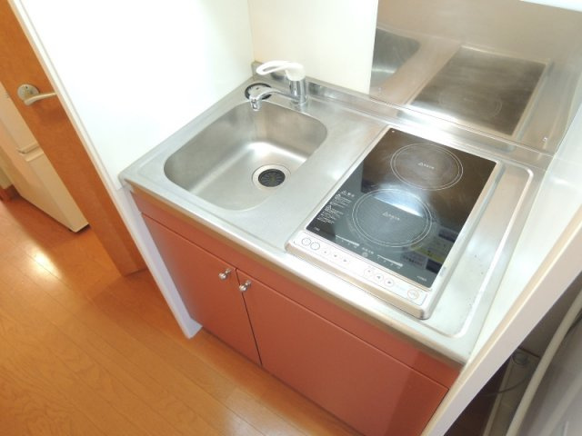 レオパレス伊伝居のキッチン|２口コンロでお料理の幅も広がります