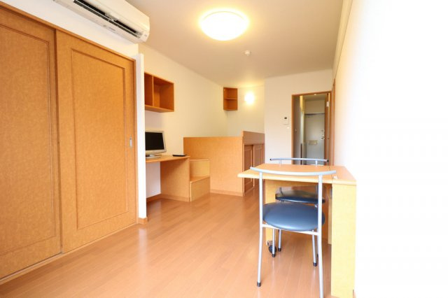 レオパレス伊伝居の寝室