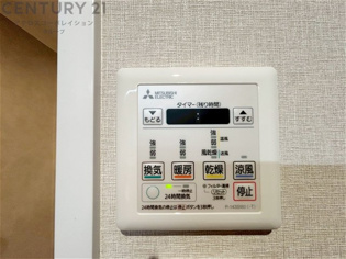 暖房機能があるため、冬場でも温かい浴室で入浴でき、乾燥機能があるため、水気を素早く取り除けます。また、換気機能があるため、湿気を素早く排出してカビや雑菌の発生を防ぐことができます。
