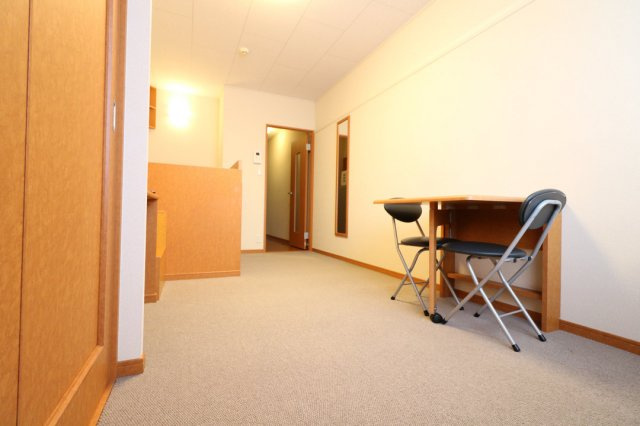 レオパレス伊伝居の居間・リビング