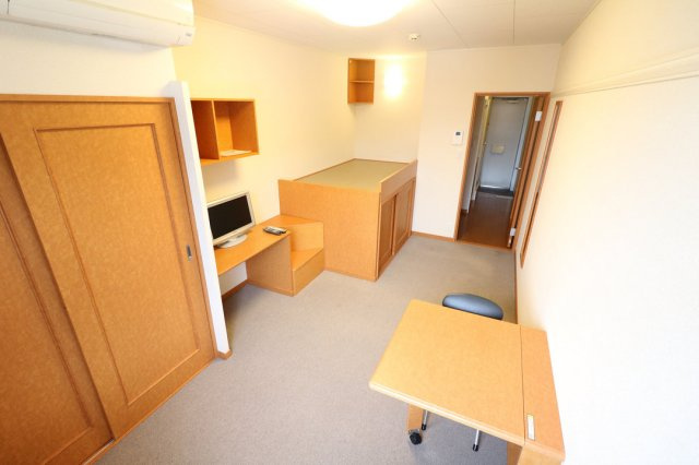 レオパレス伊伝居の居間・リビング