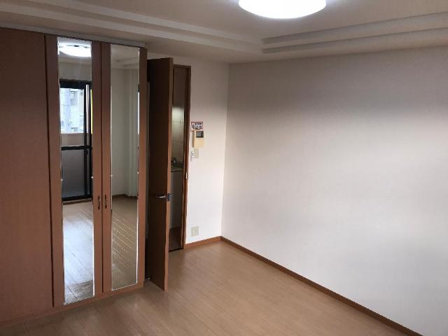 シャルマン・中島の内装|クローゼットは姿見付き