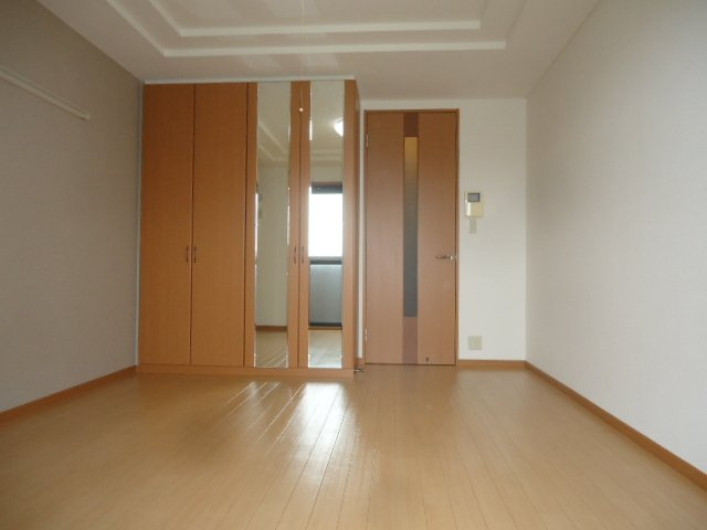 シャルマン・中島の内装|南向きで日光も良く入ります