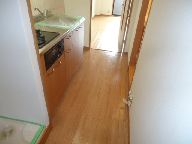 シャルマン・中島のキッチン|明るい内装で明るい室内