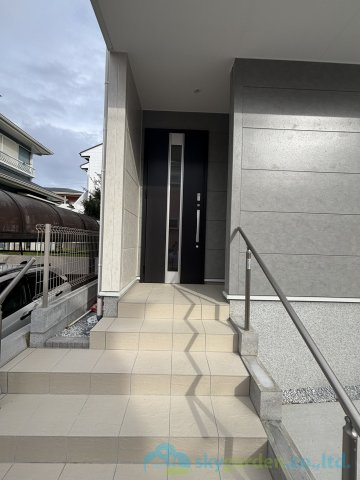 秦野市今泉1期　築後未入居戸建　全2棟1号棟の玄関