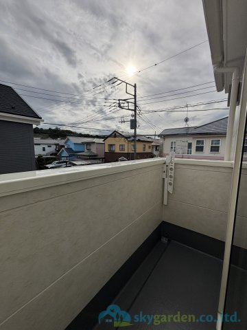 秦野市今泉24-1期　新築戸建　全2棟1号棟のバルコニー