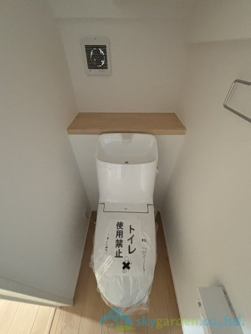 秦野市今泉1期　築後未入居戸建　全2棟1号棟のトイレ