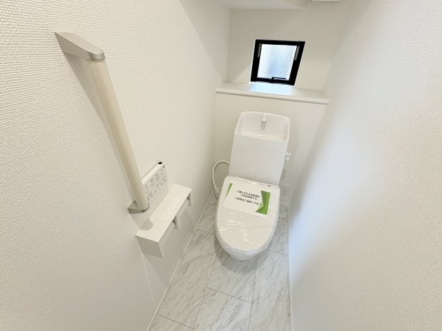 明石市魚住町中尾　新築戸建A号棟のトイレ