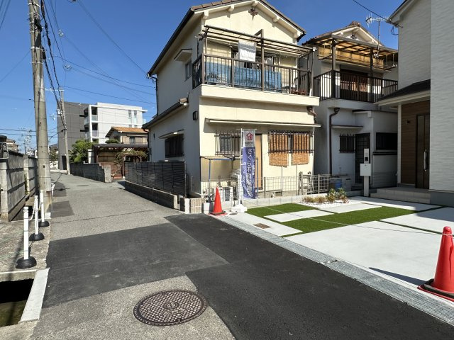 明石市魚住町中尾　新築戸建A号棟の前面道路含む現地写真