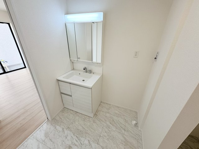 明石市魚住町中尾　新築戸建A号棟の独立洗面台