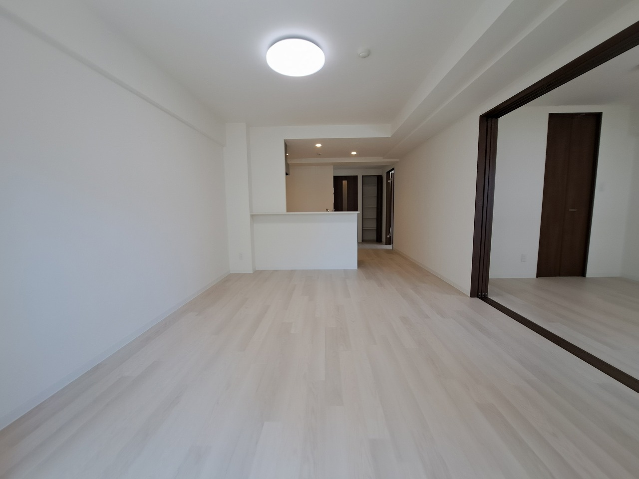 ＧＲＯＯＶＥ上甲子園レジデンスの居間・リビング